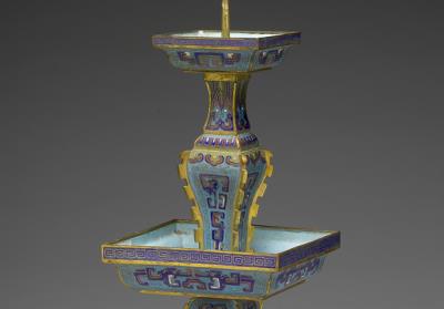 图片[2]-Copper candle stand in cloisonne enamels from a five-piece altar set, Qing dynasty (1644-1911)-China Archive